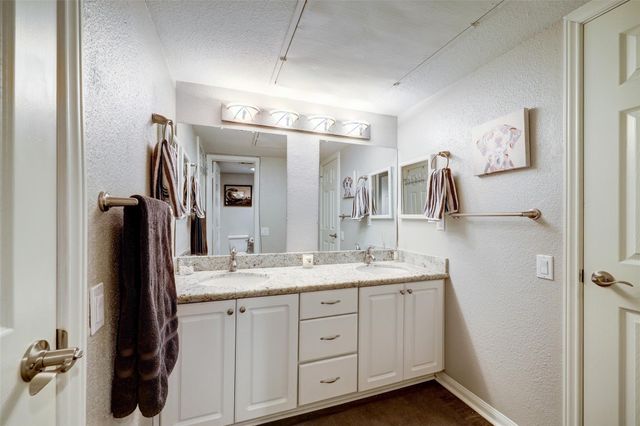 1860 White Oak Drive 359, Houston, TX 77009