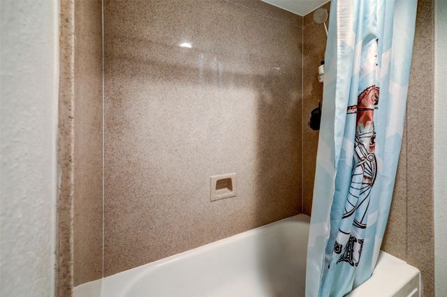 1860 White Oak Drive 359, Houston, TX 77009