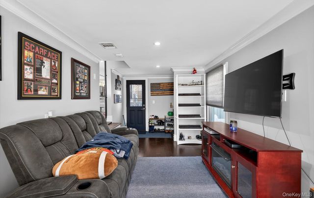 85 Pengon Circle, East Meadow, NY 11554