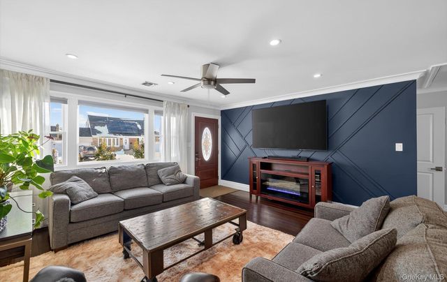 85 Pengon Circle, East Meadow, NY 11554