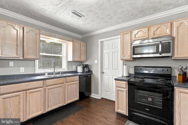 6075 STRASBURG RD, Strasburg, VA 22657