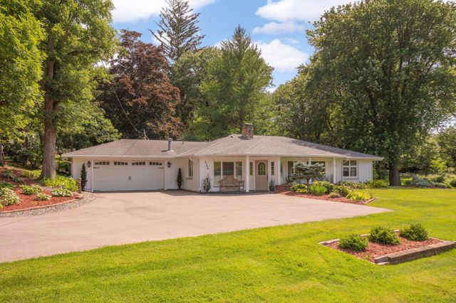 2194 Charlton Road, Sunfish Lake, MN 55118