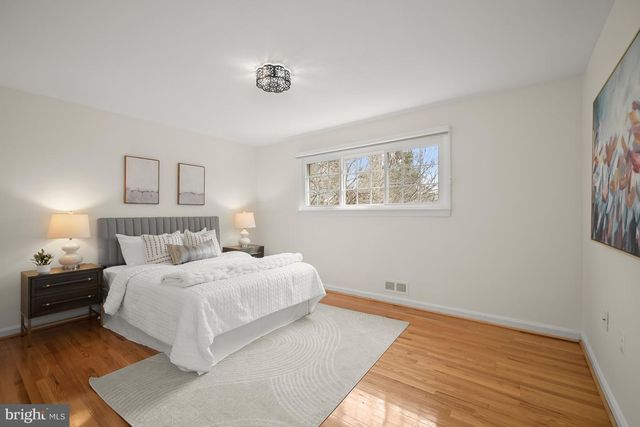 9809 HOLMHURST RD, Bethesda, MD 20817