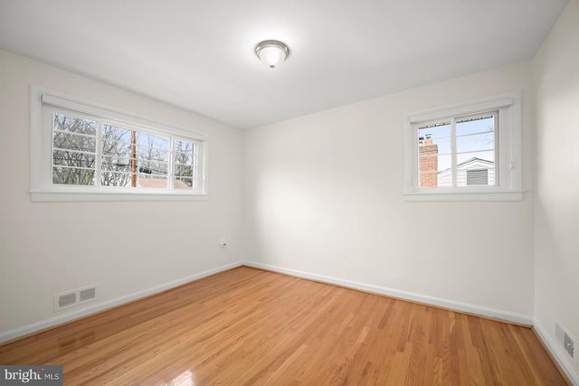 9809 HOLMHURST RD, Bethesda, MD 20817