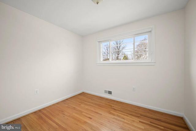 9809 HOLMHURST RD, Bethesda, MD 20817