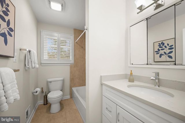 9809 HOLMHURST RD, Bethesda, MD 20817