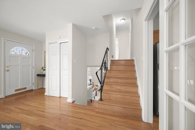 9809 HOLMHURST RD, Bethesda, MD 20817