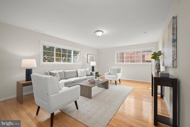 9809 HOLMHURST RD, Bethesda, MD 20817