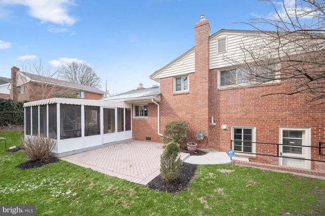 9809 HOLMHURST RD, Bethesda, MD 20817