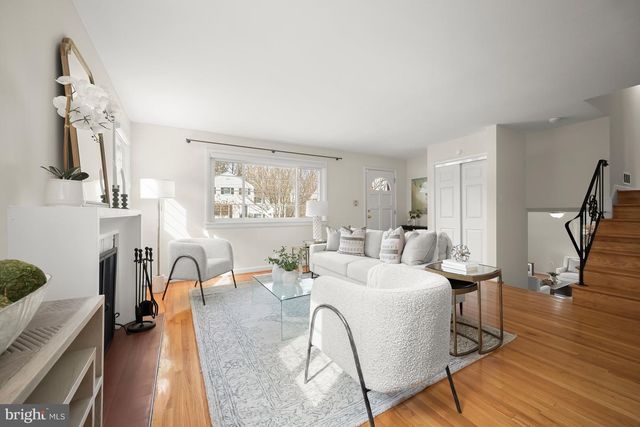 9809 HOLMHURST RD, Bethesda, MD 20817