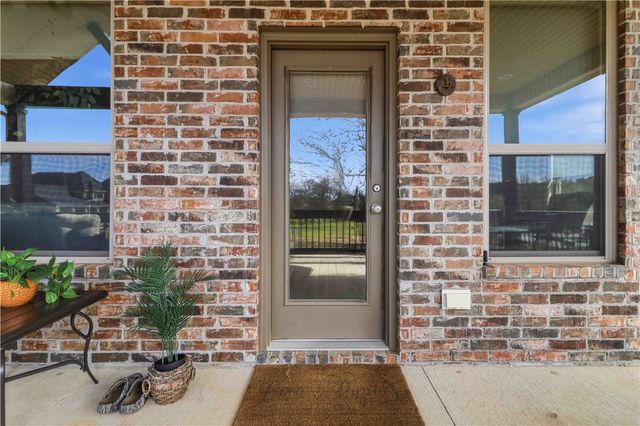5125 Sagely Lane, Fayetteville, AR 72703