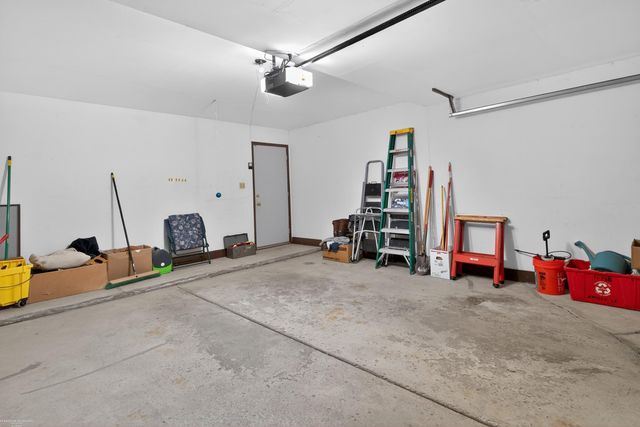 11728 Amber Le Drive 39, Warren, MI 48093