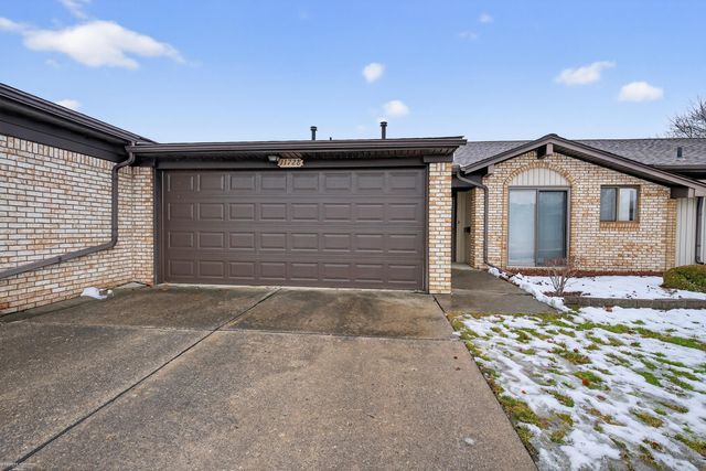 11728 Amber Le Drive 39, Warren, MI 48093