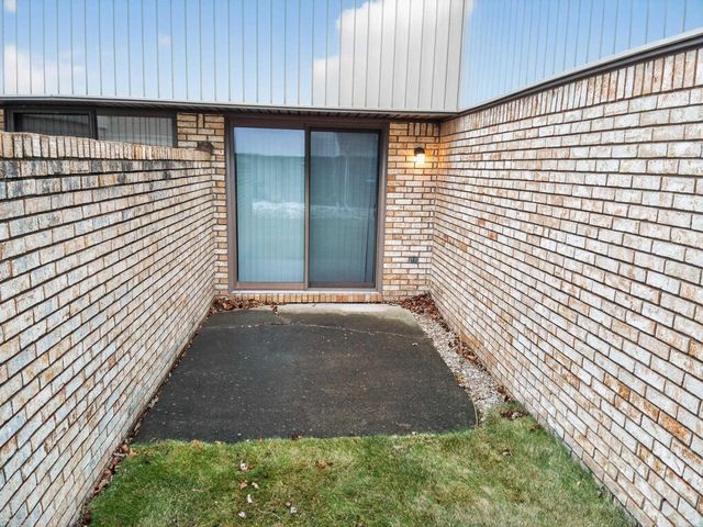 11728 Amber Le Drive 39, Warren, MI 48093