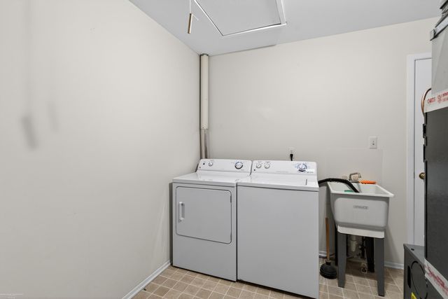 11728 Amber Le Drive 39, Warren, MI 48093