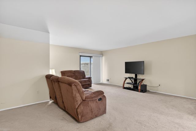 11728 Amber Le Drive 39, Warren, MI 48093