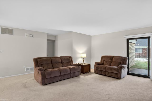 11728 Amber Le Drive 39, Warren, MI 48093