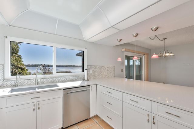 9209 SEMINOLE BOULEVARD 33, Seminole, FL 33772