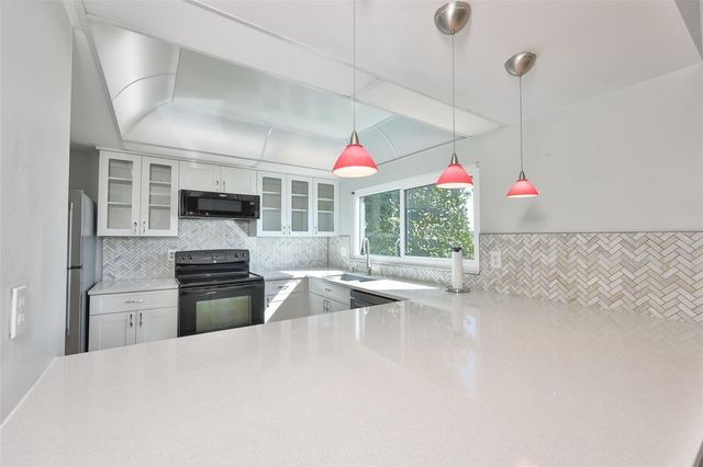 9209 SEMINOLE BOULEVARD 33, Seminole, FL 33772