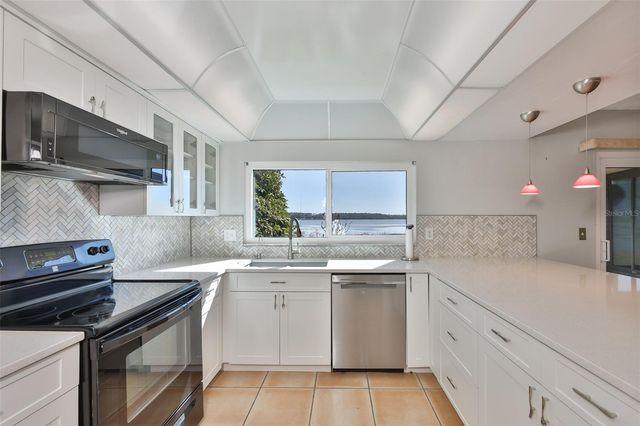 9209 SEMINOLE BOULEVARD 33, Seminole, FL 33772