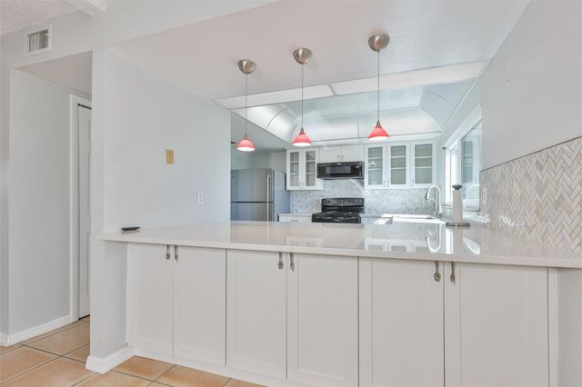 9209 SEMINOLE BOULEVARD 33, Seminole, FL 33772