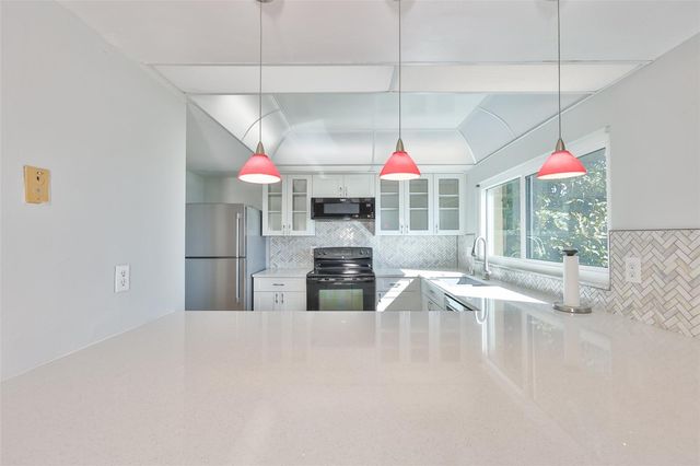 9209 SEMINOLE BOULEVARD 33, Seminole, FL 33772