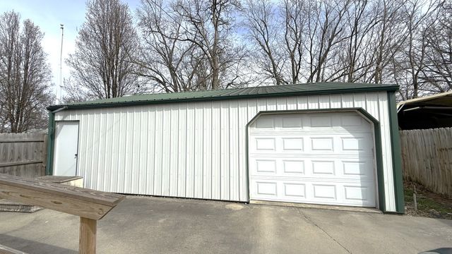 517 College Avenue, Centralia, IL 62801