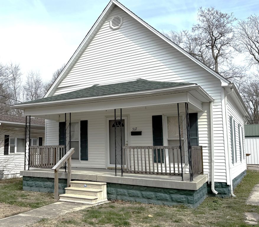 Image 2 of property listing at 517 College Avenue, Centralia, IL 62801