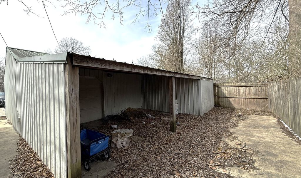 Image 13 of property listing at 517 College Avenue, Centralia, IL 62801