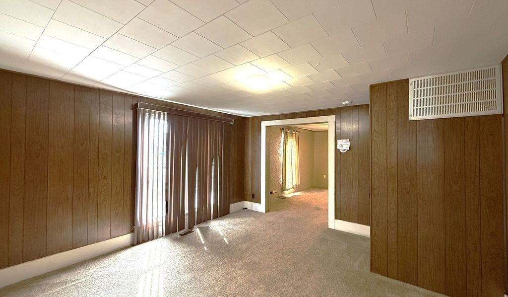 Image 5 of property listing at 517 College Avenue, Centralia, IL 62801