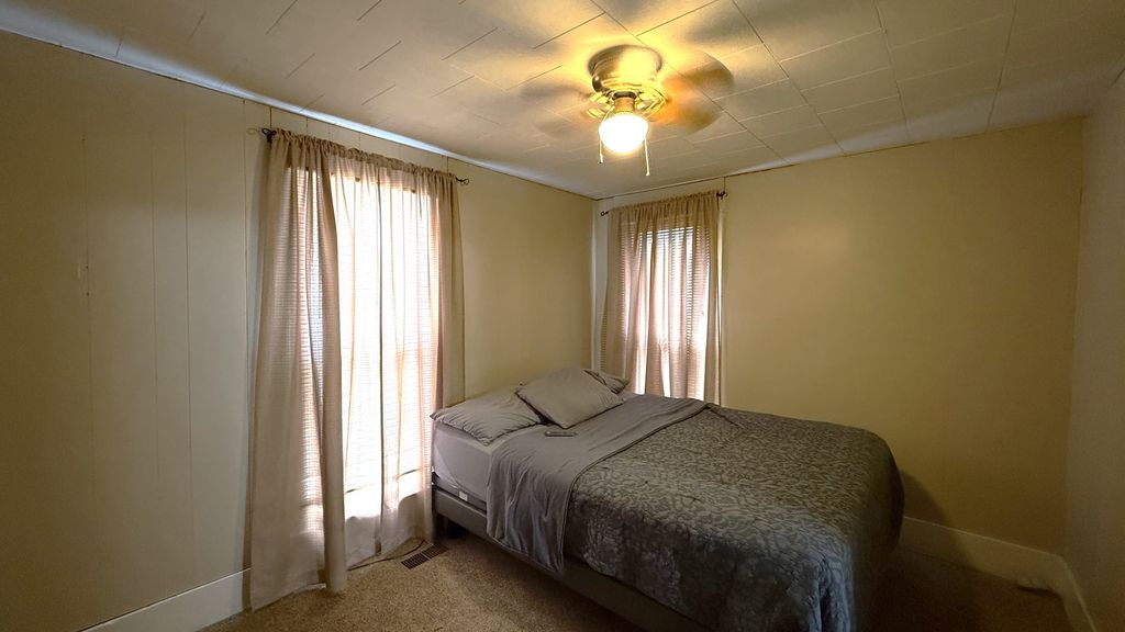 Image 7 of property listing at 517 College Avenue, Centralia, IL 62801