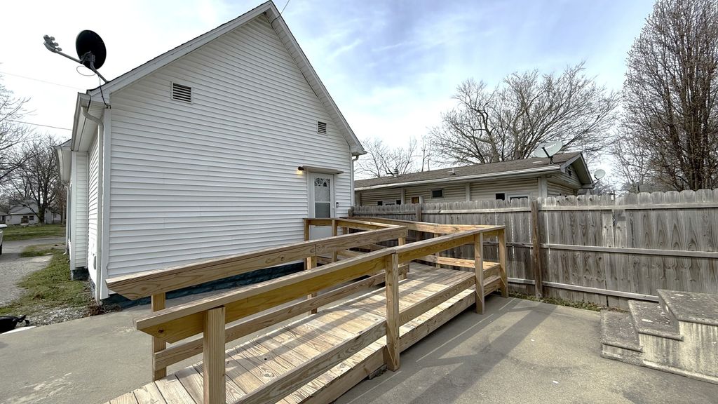 Image 10 of property listing at 517 College Avenue, Centralia, IL 62801