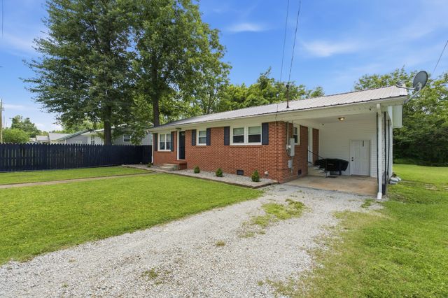 226 N Pine St, Hohenwald, TN 38462