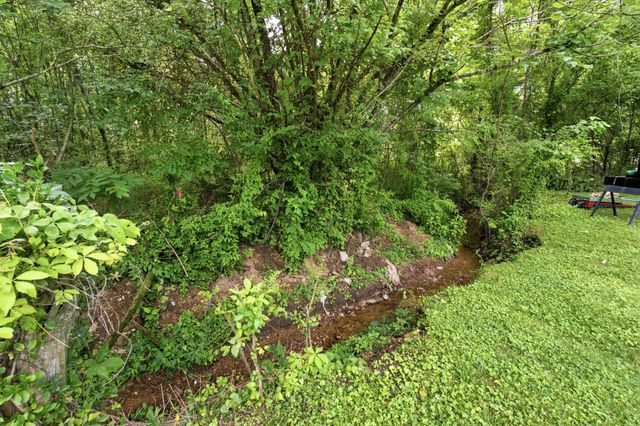 226 N Pine St, Hohenwald, TN 38462
