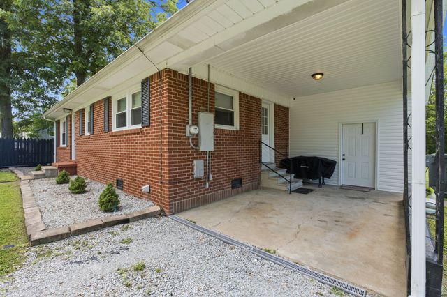226 N Pine St, Hohenwald, TN 38462