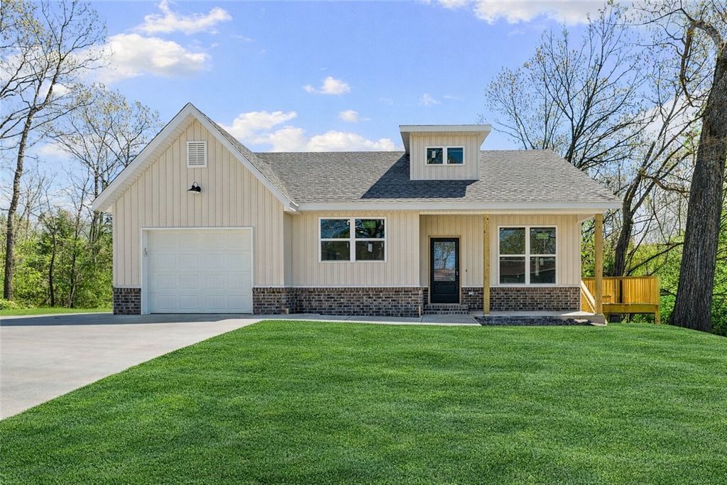 7 Little Drive, Bella Vista, AR 72715