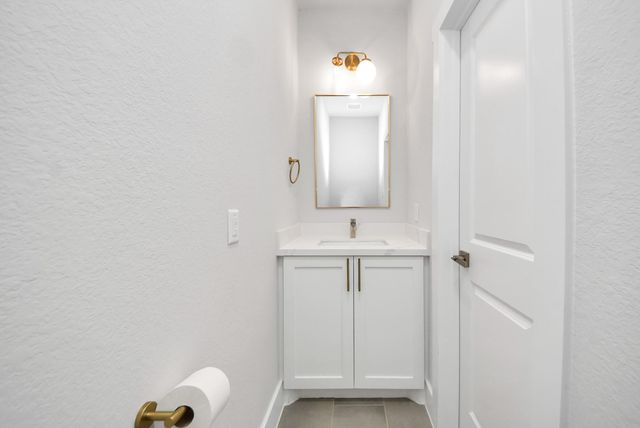 1110 E Main Street, La Porte, TX 77571