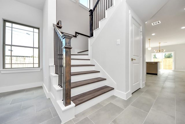 1110 E Main Street, La Porte, TX 77571