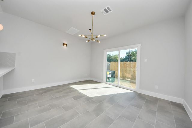 1110 E Main Street, La Porte, TX 77571