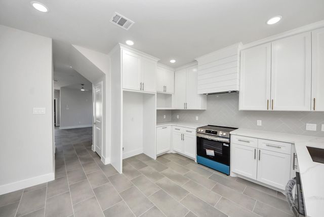 1110 E Main Street, La Porte, TX 77571