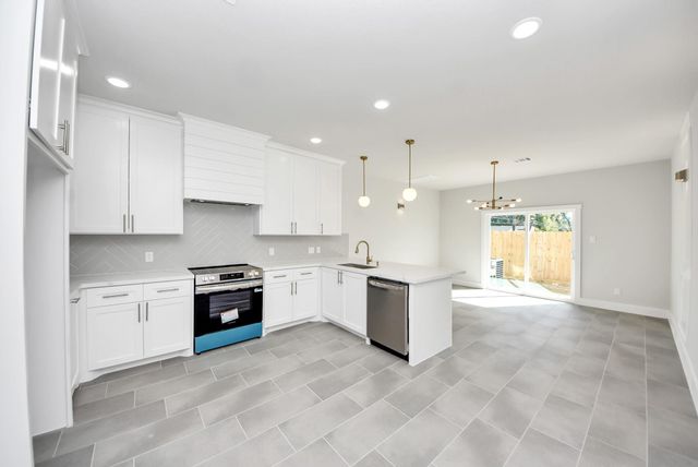 1110 E Main Street, La Porte, TX 77571