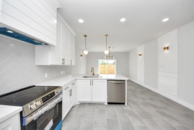 1110 E Main Street, La Porte, TX 77571