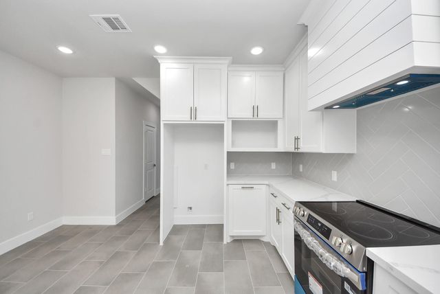 1110 E Main Street, La Porte, TX 77571