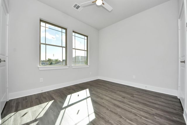 1110 E Main Street, La Porte, TX 77571