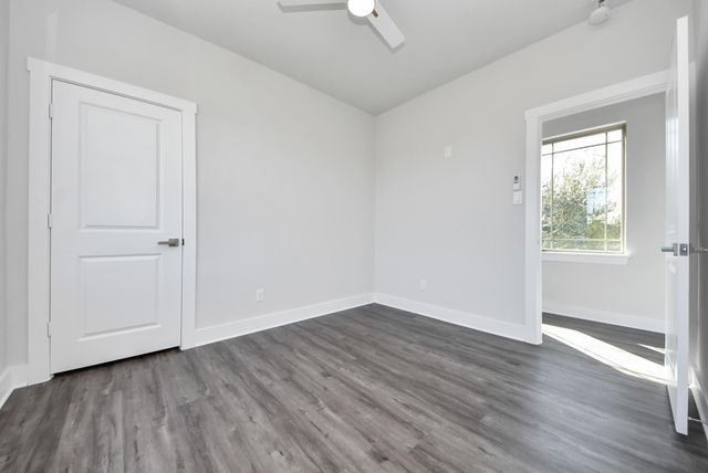 1110 E Main Street, La Porte, TX 77571