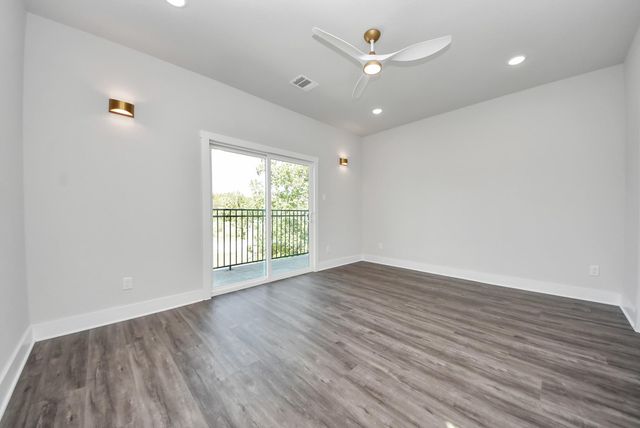 1110 E Main Street, La Porte, TX 77571