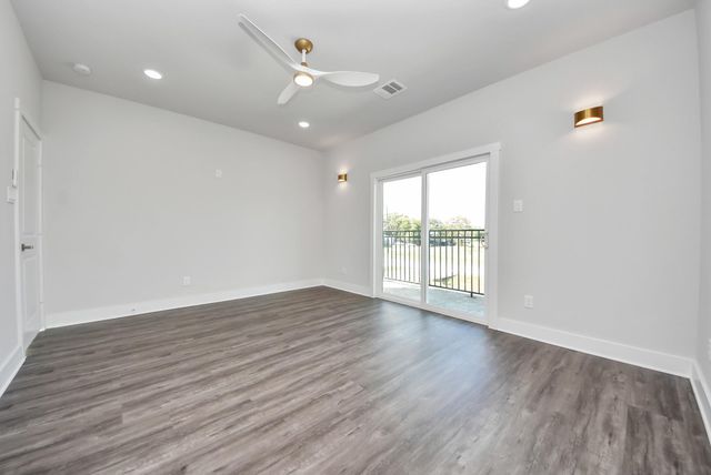 1110 E Main Street, La Porte, TX 77571