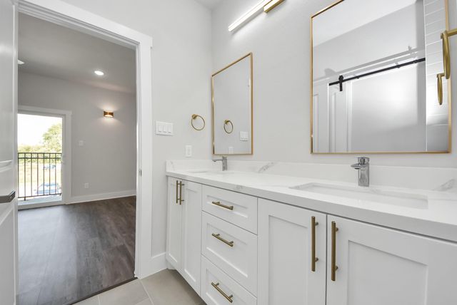 1110 E Main Street, La Porte, TX 77571