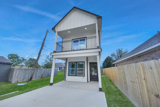 1110 E Main Street, La Porte, TX 77571