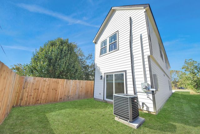 1110 E Main Street, La Porte, TX 77571